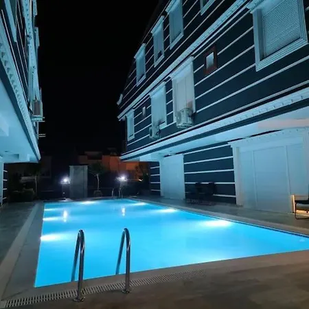 Avullar Palace Mit Pool In 14 Apartamento